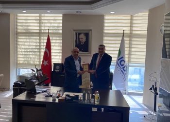 Odamız yönetim kurulu başkanı Kamil Arslan’a anlamlı plaket..