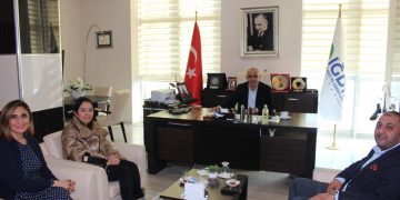 İlimiz Akbank şube müdürlüğüne teni atanan Kıvanç Çantay ve Kobi bankacılığı yöneticisi Özüm Urkan Odamız yönetim kurulu başkanı Kamil Arslan’ı makamında ziyaret etti.Ziyaret ilin ticari yapısı değerlendirildi.