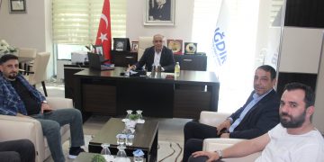 İpsa dış ticaret ltd. şti imalat müdürleri  Zulali özgündüz ve Erkan Yüksel odamız yönetim kurulu başkanı Kamil Arslan’ı makamında ziyaret etti