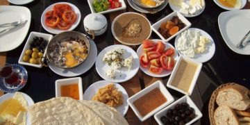 Dünyanın en keyifli gününe sizde katılın #dünyakahvaltıgünü#kahvaltınıalgel5 Haziran 2022 Pazar Saat :16:00⏰Van Kalesi / Eski Van Evi Önü