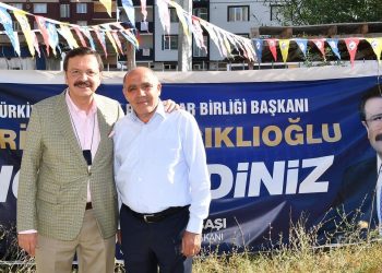 Türkiye Odalar ve Borsalar Birliği (TOBB) Başkanı M. Rifat Hisarcıklıoğlu, Erzurum Ticaret ve Sanayi Odası Başkanı Lütfü Yücelik’i ziyaret ederek meclis üyeleri ile istişarede bulundu.​Toplantıda iş dünyasının sorun ve çözüm önerilerini dinleyen Hisarcıklıoğlu, karşılıklı görüş alışverişinde bulundu.Toplantıya odamız yönetim kurulu başkanı Kamil Arslan ve Genel sekreter Gökçen Turan katıldı