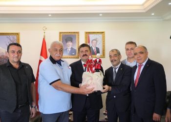 Vali H. Engin Sarıibrahim, İl Ahilik Kutlama Komitesi’ni makamında kabul etti.