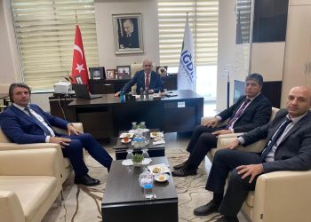 Odamız yönetim kurulu başkanlığına güven tazeleyerek Yeniden Seçilen Odamız yönetim kurulu başkanı Kamil Arslan ve Meclis Başkanı Tahir Talay Iğdır Bahçehir koleji yetkilileri Hayırlı olsun ziyaretinde bulundu