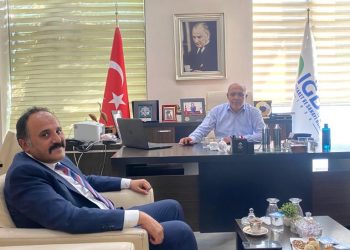 Iğdır Ticaret il müdürü Ender Önal güven tazeleyerek odamız yönetim kurulu başkanlığına seçilen Başkanımız Kamil Arslan’ı ziyaret ederek hayırlı olsun dileklerinde bulundu. Nazik ziyaretlerinden dolayı Başkanımız Arslan teşekkürlerini iletti.