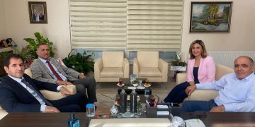 Odamız yönetim kurulu başkanlığına güven tazeleyerek devam eden yönetim kurulu başkanı Kamil Arslan’a ilimiz Sağlık müdürü Caner Tazegün ve OSB Müdürümüz Hakan Aras hayırlı olsun ziyaretinde bulundu