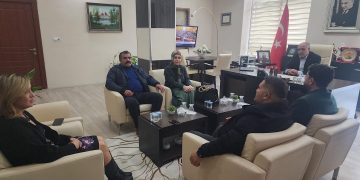 Ak parti insan hakları komisyonu odamız yönetim kurulu başkanı Kamil Arslan’ı makamında ziyaret etti