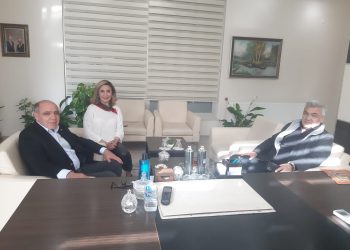 Odamızın ilk kurucu Başkanı Merhum Abdulrezzak Güneş beyin torunu üyemiz Ümit Güneş odamız yönetim kurulu başkanlığına güven tazeleyerek tekrar seçilen Yönetim kurulu başkanı seçilen Kamil Arslan’ı ziyaret ederek hayırlı olsun dileklerinde bulundu.Nazik ziyaretlerinden dolayı Başkanımız teşekkürlerini iletti.