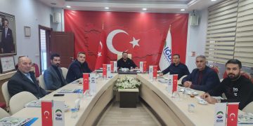 Odamız yönetim kurulu üyesi Uğur Artantaş başkanlığında sürücü kursları sektör toplantısı yapıldı Toplantıda sektör sorunları ve fiyat tarifesi ele alındı