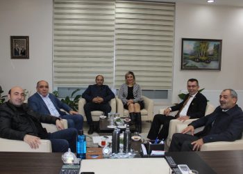 Iğdır Esnaf odaları Birliği başkanı Nurettin Atakan odamız yönetim kurulu başkanı Kamil Arslan ‘ı makamında ziyaret etti.Ziyaret de iki kurum arasında yapılacak projeler değerlendirildi.