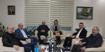 Iğdır Esnaf odaları Birliği başkanı Nurettin Atakan odamız yönetim kurulu başkanı Kamil Arslan ‘ı makamında ziyaret etti.Ziyaret de iki kurum arasında yapılacak projeler değerlendirildi.