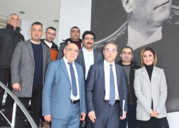 Türkiye Cumhuriyeti Nahçivan Başkonsolosu Asip Kaya odamız yönetim kurulu başkanı Kamil Arslan ‘ı ziyaret etti .Ziyaret de gece saat 24.00 itibari ile Türkiye/Nahçivan arasında seyahat edecek olan vatandaşların özel otomobilleri ile giriş çıkış yapabilecekleri konusu ,İlimiz ve Nahçivan arasında yapılacak çalışma ve projeler değerlendirildi