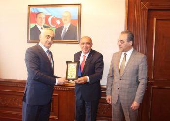 Nahçivan ve Iğdır arasında ticareti geliştirme ve işbirliğinin artırılmasına yönelik Nahçivan özerk cumhuriyetine odamız tarafından ziyaret gerçekleştirildi.