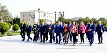 HAYDAR ALİYEV ANITIONA ZİYARET..