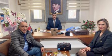 Odamız yönetim kurulu başkanı Başkanı Kamil Arslan ve Genel sekreteri Gökçen Turan Ticaret il müdürlüğüne atanan Mücahit Yalçın’a hayırlı olsun ziyaretinde bulundu.Başkan Arslan İki kurum arasındaki uyumlu çalışmanın devam edeceğini belirtirken başarılar diledi.