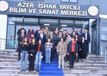 Odamız üyesi Yaycılı Kardeşler Pazarlama ve Ticaret Limited Şirketi Yetkilisi İlimiz kanaat önderlerinden Sayın İshak Yaycılı ve eşi Azer Yaycılı tarafından yaptırılan Azer-İshak Yaycılı Bilim Sanat Merkezini Çin Halk Cumhuriyeti Türkiye Büyükelçisi Sn. Liu Shaobin ve beraberindeki heyet ile ziyaret ettik .Odamız yönetim kurulu başkanı Başkanı Kamil Arslan yapmış olduğu açıklamada Eğitime yapılan desteğin çok kıymetli olduğunu belirtti Bu bağlamda üyemiz Sayın İshak Yaycılı ve Eşi Azer Yaycılı’ya bu örnek davranış için teşekkür ederim dedi.Unutmayalım ki Eğitim, kültür ve bilgi aydınlığa açılan en geniş penceredir.dedi.