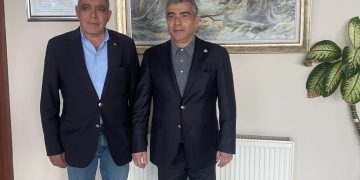 Ak parti milletvekilimiz Sayın Cantürk Alagöz odamız yönetim kurulu başkanı Kamil Arslan’ı ziyaret etti.Ziyarette Iğdır ve Ticaret değerlendirildi.