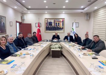 Dem Partisi Iğdır Belediye Başkan Adayı Mehmet Nuri Güneş ve beraberindeki heyet Odamızı ziyaret etti. Iğdır’ın değerlendirildiği ziyaret sonrası Odamız Yönetim kurulu başkanı Kamil Arslan Mehmet Nuri Güneş ve heyetine nazik ziyaretlerinden dolayı teşekkür ederek seçim sürecinde başarılar diledi.