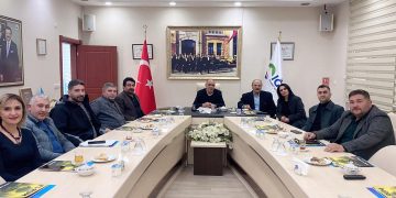 Dem Partisi Iğdır Belediye Başkan Adayı Mehmet Nuri Güneş ve beraberindeki heyet Odamızı ziyaret etti. Iğdır’ın değerlendirildiği ziyaret sonrası Odamız Yönetim kurulu başkanı Kamil Arslan Mehmet Nuri Güneş ve heyetine nazik ziyaretlerinden dolayı teşekkür ederek seçim sürecinde başarılar diledi.