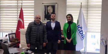 HDY Şirketler yönetim kurulu başkanı,İMAS Toplu İşyeri Yapı Kooperatifi Başkan Yardımcısı ,İstanbul Ticaret Odası Meclis üyesi Hemşehrimiz Hidayet YILDIRIM Odamız yönetim kurulu başkanı Başkanı Kamil Arslan’ı makamında ziyaret etti.Ziyaretde Iğdır ,Ticaret ve Yatırım olanakları değerlendirildi.