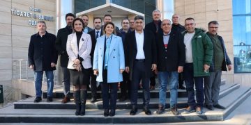 Cumhur ittifakı Iğdır Belediye Başkan Adayı  Ülkü Öcal ,Ak Parti İl Başkanı Ali Kemal Ayaz ve beraberindeki heyetle birlikte Odamızı ziyaret etti. Ziyarette gündem  Ticaret ,sanayi ,istihdam ve Marka şehir Iğdır ‘dı.Odamız Yönetim kurulu başkanı Kamil Arslan Ülkü Öcal ve heyetine nazik ziyaretlerinden dolayı teşekkür ederek seçim sürecinde başarılar diledi.