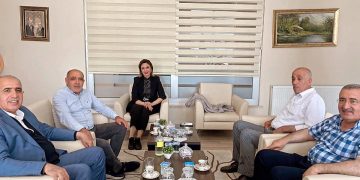 Ağrı Ticaret ve sanayi Odası başkanı Saim Alpaslan ve beraberindeki heyet odamız yönetim kurulu başkanı Kamil Arslan ‘ı makamında ziyaret etti. @atsokurumsal