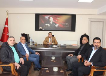 İl Defterdarı olarak yeni görevine başlayan Defterdar Mesut Akbulut’u odamız yönetim kurulu olarak ziyaret ettik.Ziyarette Başkan Kamil Arslan,yönetim kurulu üyelerimiz Halef Kızılay,Turab Erol ve Mehmet Yıldız hazır bulundu.Yeni görevinin hayırlı olmasını temenni eden Başkan Kamil Arslan Defterdar Akbulut’a çalışmalarında başarılar diledi.