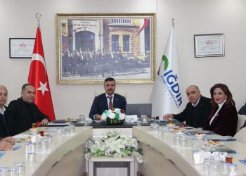 Odamız evsahipliğinde Ticaret İl müdürlüğü organizasyonunda Sınır Ticareti mevzuat toplantısı yapıldı.Ticaret il Müdürü Mücahit Yalçın tarafından yapılan sunumda sınır ticareti hakkında genel bir bilgilendirme yapıldı