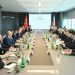 Valimiz Ercan Turan, beraberindeki kurum-kuruluş yetkilileri, odamızı temsilen yönetim kurulu başkanı Kamil Arslan ve iş insanlarıyla birlikte Azerbaycan Ekonomi Bakanı Mikayıl Cabbarov ile bir araya geldi